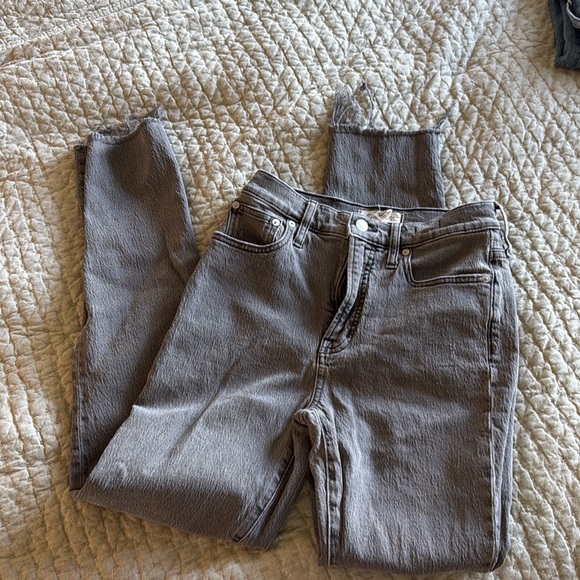 Madewell: The Tall Perfect Vintage Jean in Cosner Wash: Knee-Rip Edition size 25 - Picture 2 of 4